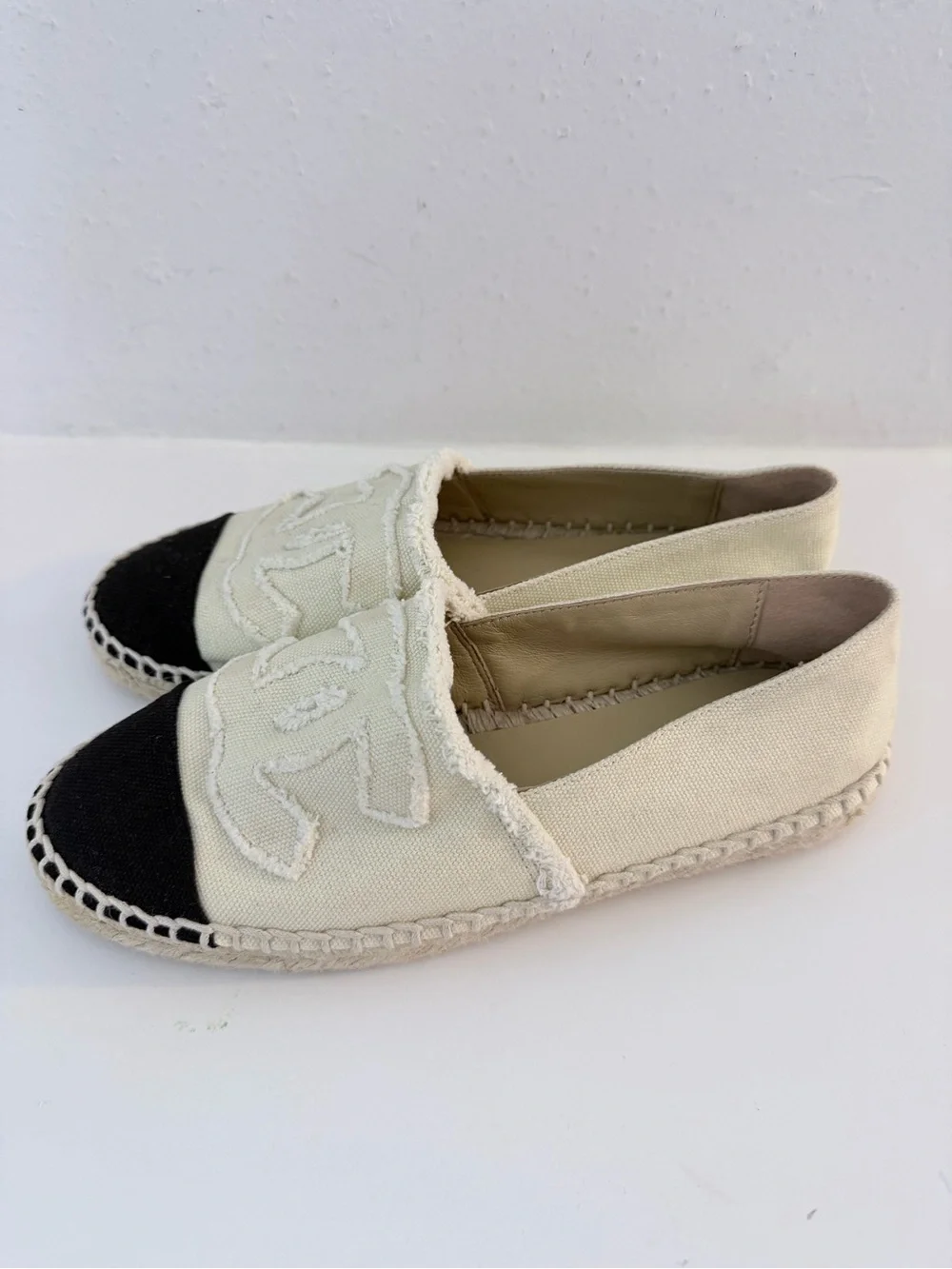 CHANEL Ivory Canvas Espadrilles with Black Cap Toe CC Logo size 38